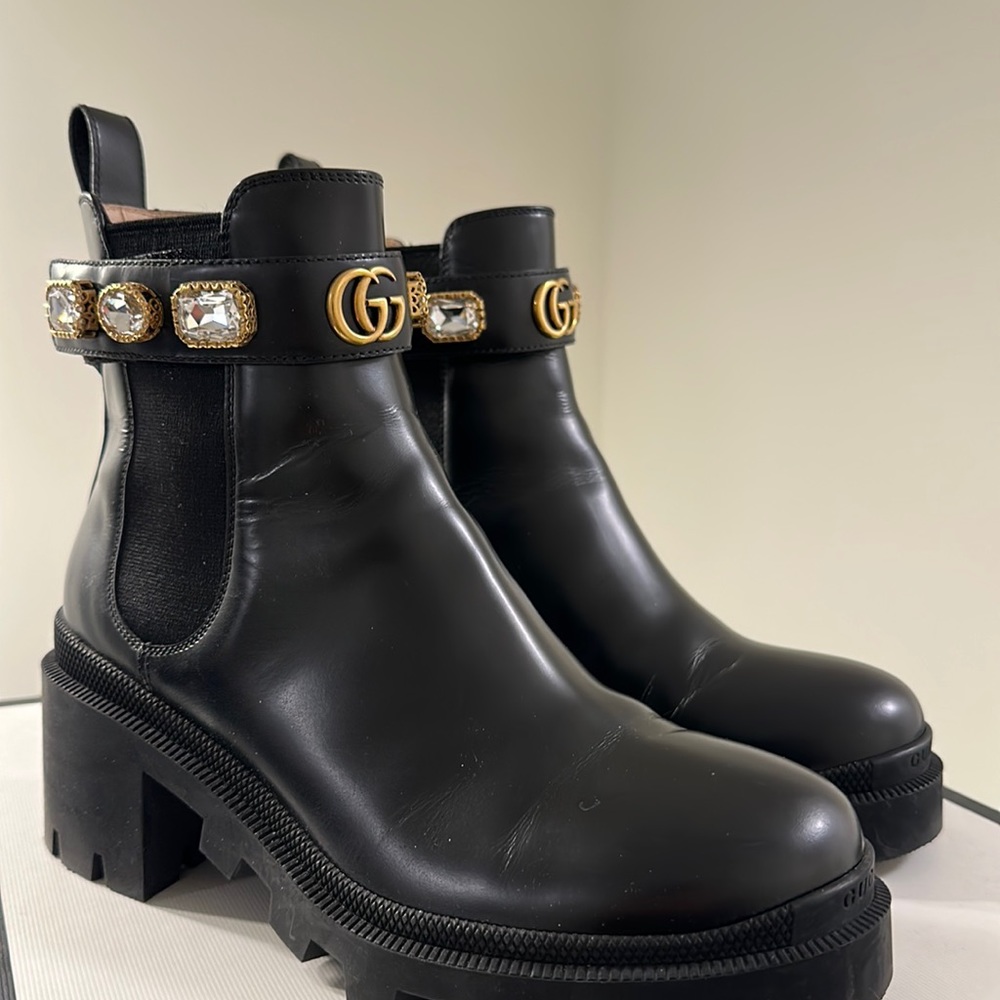 Gucci Black Leather Crystal-Embellished Chelsea Ankle Boots